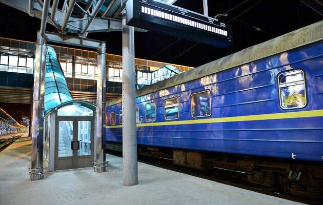 Из-за ночной атаки по Украине опаздывают более 15 поездов