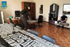 В Днепропетровской области задержали мэра и секретаря совета на взятке в 30 тысяч долларов