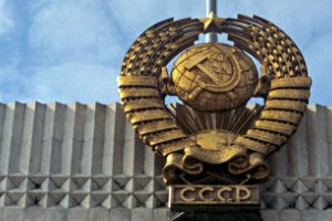 В Таджикистане восстанавливают советские памятники