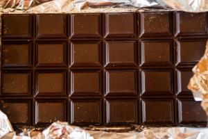 Ученые рассказали о пользе темного шоколада при борьбе с депрессией