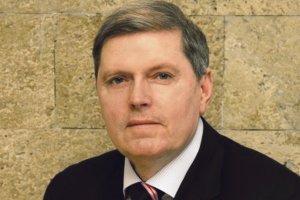 Анатолий Загнитко: "Быть вне политики в современном мире сложно"