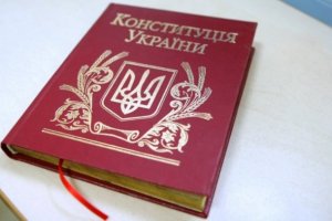 Неуважение действующей власти к Конституции может привести Украину к "политическому дефолту" - эксперт