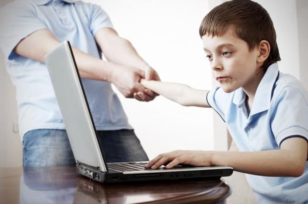 Не отбирайте у детей компьютер,   или Правила безопасности в Сети
