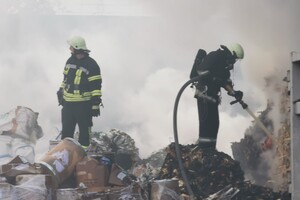 На предприятии по переработке химикатов под Киевом вспыхнул пожар, есть пострадавшие