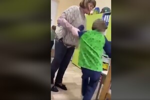 В столичной школе учитель инклюзивного класса избила ребенка