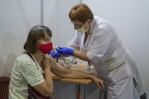 В Минздраве сообщили, сколько украинцев просрочило введение второй дозы COVID-вакцины
