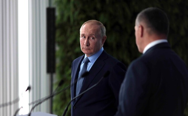 “Людей убивали и сжигали”: Путин снова назвал Евромайдан госпереворотом и этим “оправдал” оккупацию Крыма