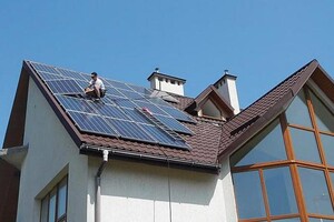 В Украине в очередной раз снизили тарифы на электроэнергию, производимую домашними солнечными и ветровыми станциями