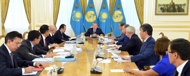 В Казахстане депутаты лишили Назарбаева большинства полномочий