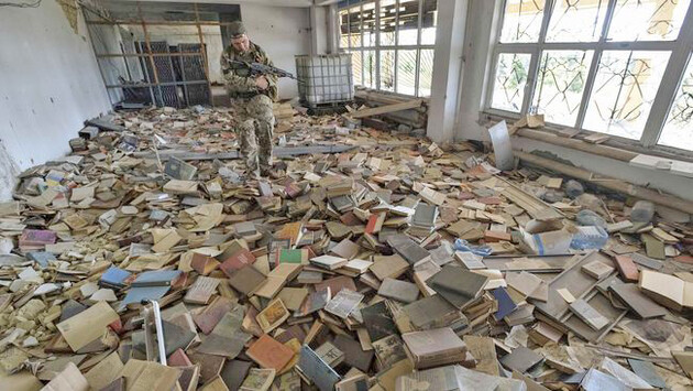 Захватчики повредили уже 40 библиотек на территории Украины