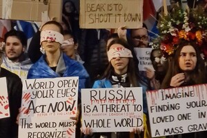 В Европе и на Ближнем Востоке прошли акции в поддержку Украины на фоне массового ракетного удара