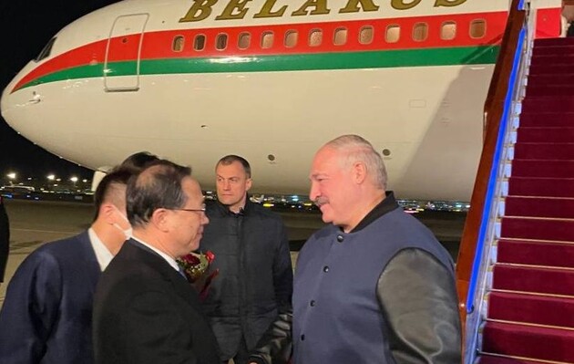 Лукашенко полетів з візитом до Китаю: у фокусі його зустрічі із Сі – «українська криза» – Global Times