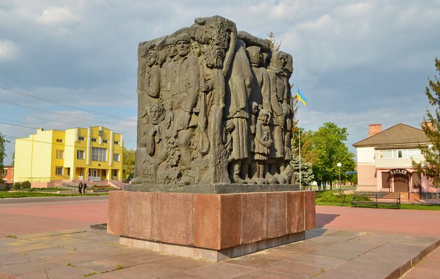 Яким має бути новий пам’ятник у Корюківці?