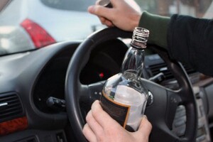 Латвия передаст конфискованные у пьяных водителей автомобили Украине