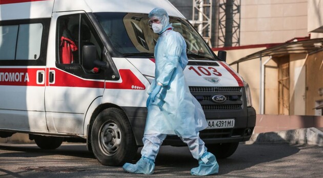 За три года пандемии COVID-19 в Украине умерло более 100 тысяч человек