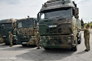 ВСУ получили партию грузовиков для транспортировки боекомплектов