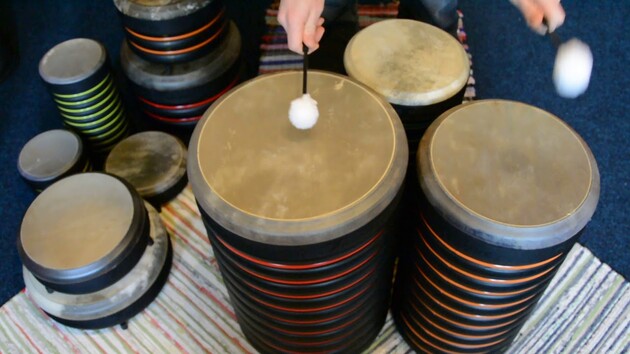 Для укриттів у Дніпровському районі Києва закупили 300 барабанів