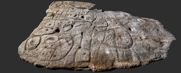 Странный камень с символами возрастом 4000 лет оказался «картой сокровищ»