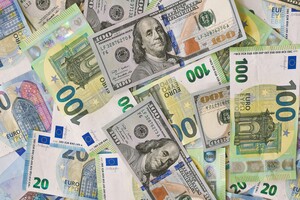 Риски для гривни выросли: значительно сократились поступления валюты в Украину