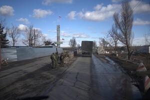 Войска РФ расширяют оборонительные сооружения на въезде в оккупированный Мариуполь