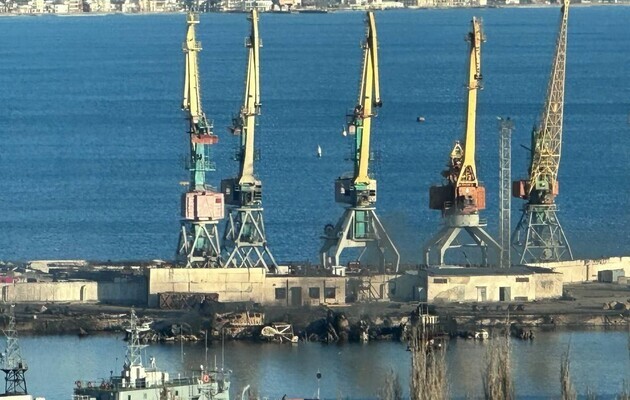 Два российских корабля сбежали из Феодосии — СМИ