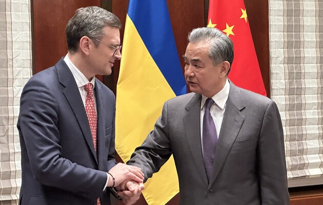 Глава МЗС Китаю запевняв Кулебу, що Пекін не продає Москві «летальну зброю»