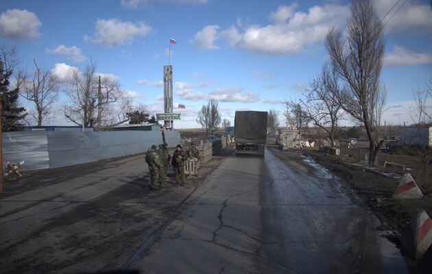В Мариуполе зафиксировано движение грузовиков оккупантов с новой маркировкой в направлении Бердянска