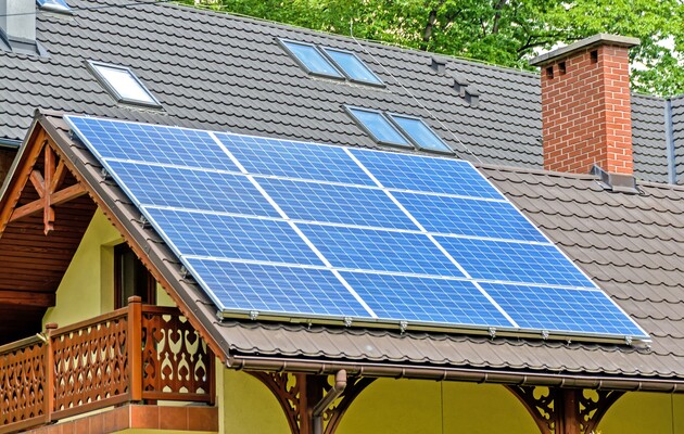 Кредити на сонячні панелі у приватних будинках: у ФРП розповіли, як це працюватиме