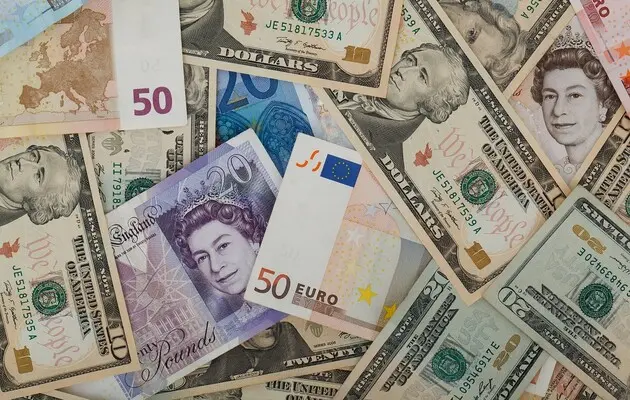 Украинцы активнее покупают наличные: покупка валюты выросла на $5 млн