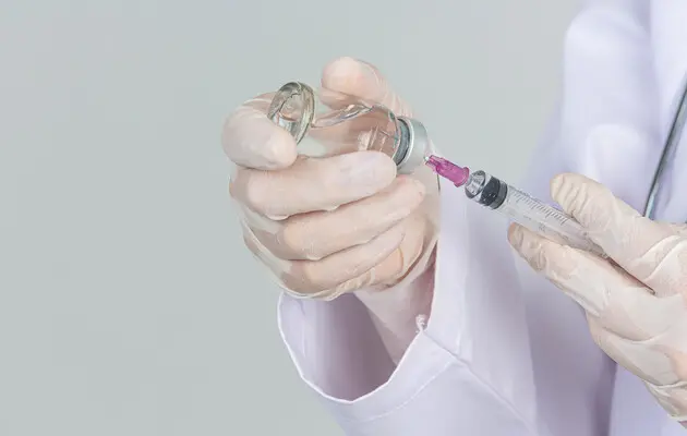 AstraZeneca признала побочные эффекты вакцины против COVID-19