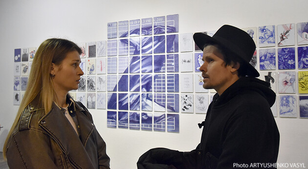 «Український щоденник 2022–2023»: у Києві відкрилася виставка робіт митців, створених у період повномасштабного вторгнення