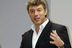 В России на оппозиционера Немцова напали с рыболовными сачками